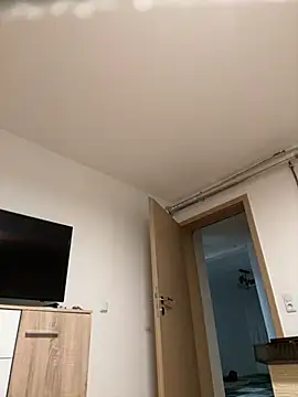 Snapshot of derbyo chatting on 02.13.25 derbyo online show from 02.13.25