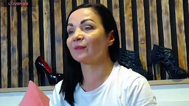 Tory Lovi online show from 12.02.25