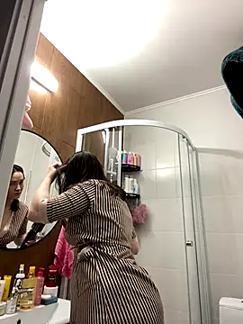 Kiss My Body online show from 12.05.25