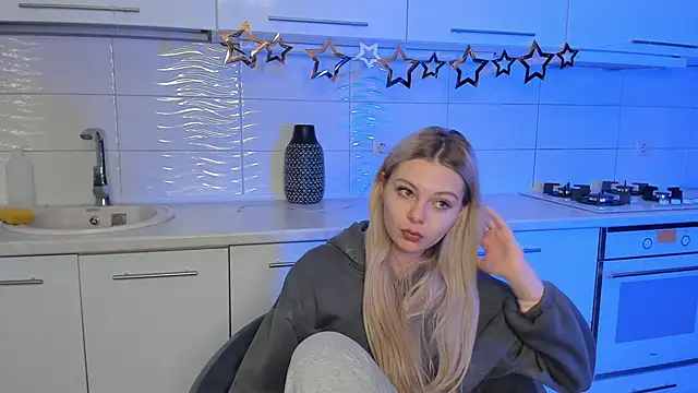 Snapshot of SynnoveEyre chatting on 01.21.25 SynnoveEyre online show from 01.21.25