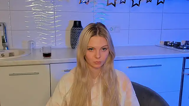 Snapshot of SynnoveEyre chatting on 01.22.25 SynnoveEyre online show from 01.22.25