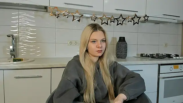 Snapshot of SynnoveEyre chatting on 01.29.25 SynnoveEyre online show from 01.29.25