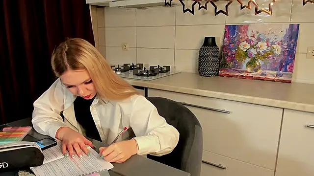 Snapshot of SynnoveEyre chatting on 02.12.25 SynnoveEyre online show from 02.12.25