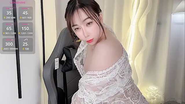 Snapshot of Alano-01 chatting on 03.08.25 Alano-01 online show from 03.08.25