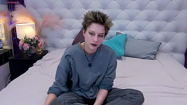 via mayer  online show from 03.11.25