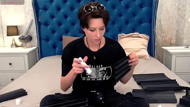 via mayer  online show from 11.10.25