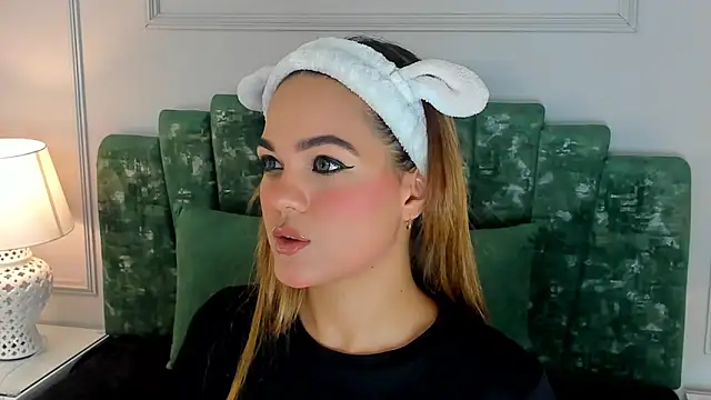 Snapshot of rutila_ford chatting on 02.18.25 rutila ford online show from 02.18.25