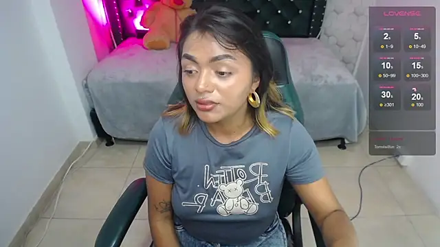 Snapshot of madelein_m chatting on 02.27.25 madelein m online show from 02.27.25