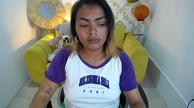 Snapshot of madelein_m chatting on 02.28.25 madelein m online show from 02.28.25