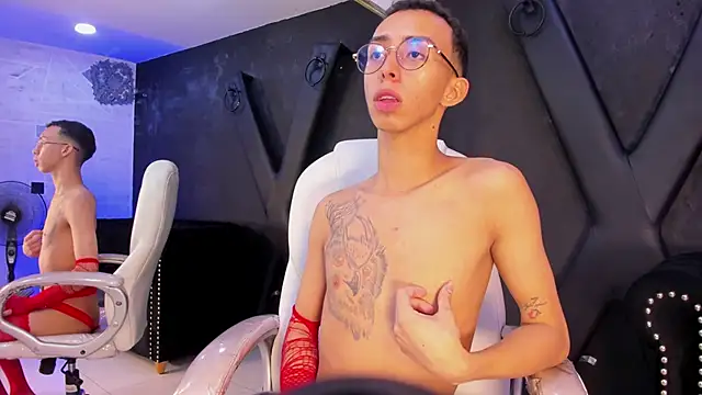 Snapshot of EthaanCox chatting on 02.05.25 EthaanCox online show from 02.05.25