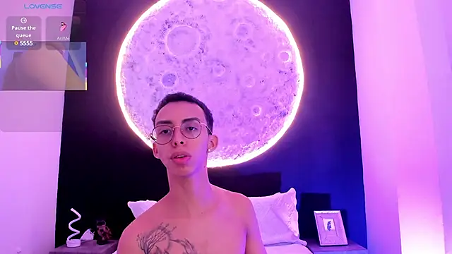 Snapshot of EthaanCox chatting on 02.16.25 EthaanCox online show from 02.16.25