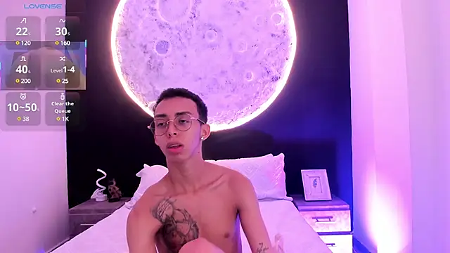 Snapshot of EthaanCox chatting on 02.17.25 EthaanCox online show from 02.17.25