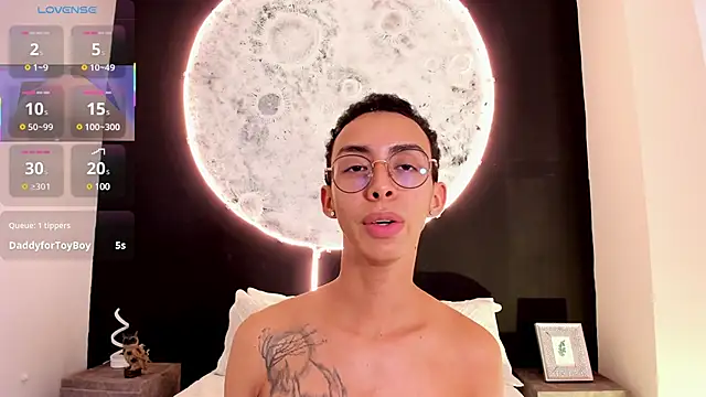 Snapshot of EthaanCox chatting on 02.24.25 EthaanCox online show from 02.24.25