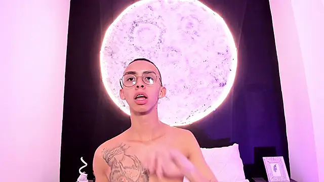 Snapshot of EthaanCox chatting on 03.01.25 EthaanCox online show from 03.01.25