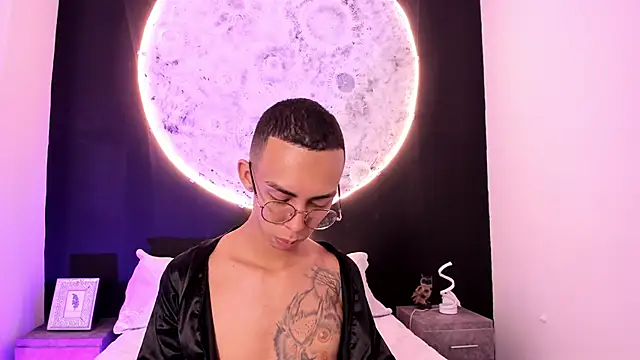 Snapshot of EthaanCox chatting on 03.02.25 EthaanCox online show from 03.02.25