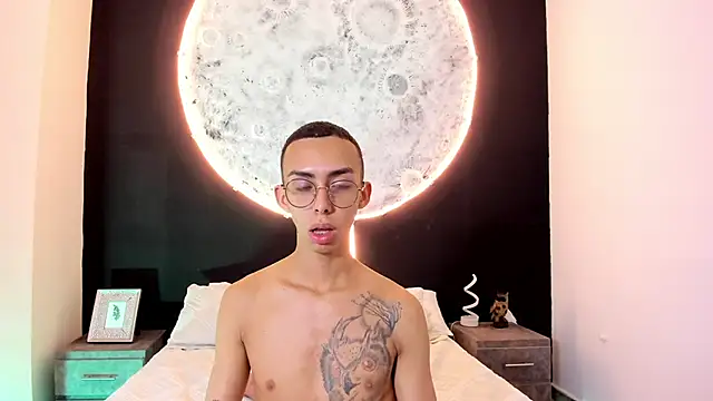 Snapshot of EthaanCox chatting on 03.05.25 EthaanCox online show from 03.05.25