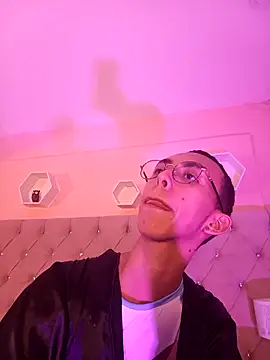 Snapshot of EthaanCox chatting on 03.21.25 EthaanCox online show from 03.21.25