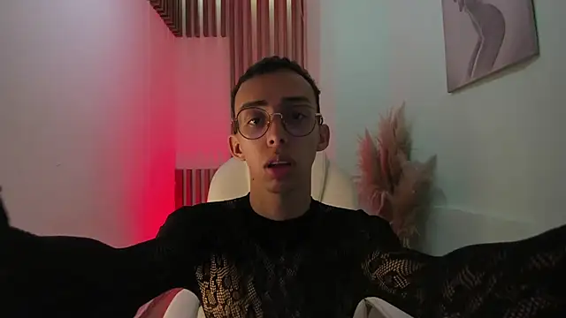 Snapshot of EthaanCox chatting on 09.26.25 EthaanCox online show from 09.26.25