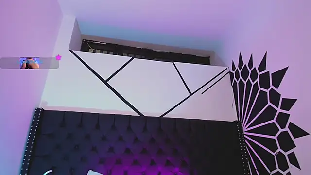 Snapshot of EthaanCox chatting on 10.02.25 EthaanCox online show from 10.02.25