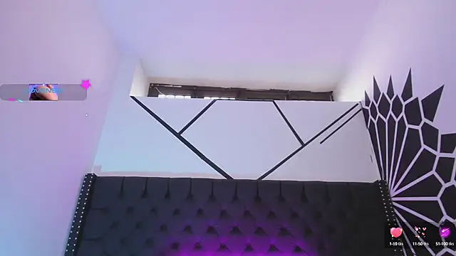 Snapshot of EthaanCox chatting on 10.02.25 EthaanCox online show from 10.02.25