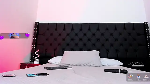 Snapshot of EthaanCox chatting on 10.23.25 EthaanCox online show from 10.23.25