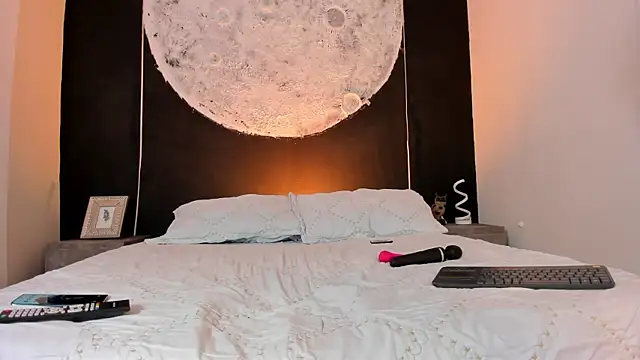 Snapshot of EthaanCox chatting on 10.29.25 EthaanCox online show from 10.29.25