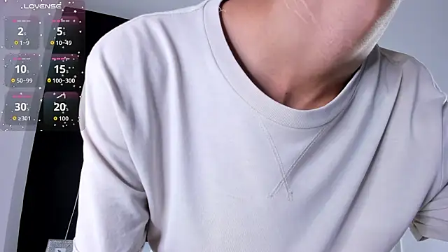 Snapshot of EthaanCox chatting on 11.23.25 EthaanCox online show from 11.23.25