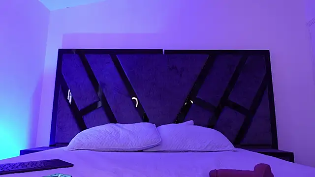 Snapshot of EthaanCox chatting on 12.03.25 EthaanCox online show from 12.03.25