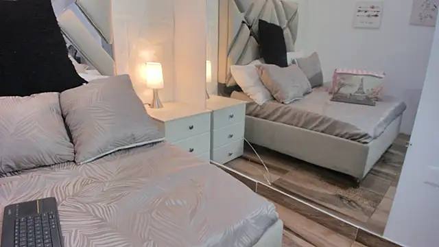 raquell moore online show from 09.14.25