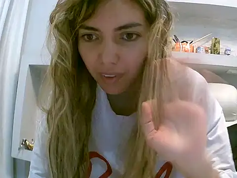 VittoriaTaylor online show from 05.06.26
