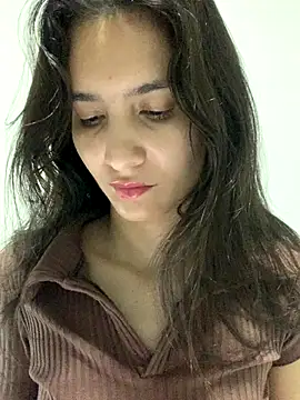 Bella still online show from 09.23.25