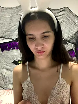 Bella still online show from 10.30.25