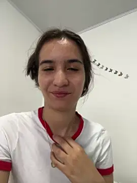 Bella still online show from 02.22.26