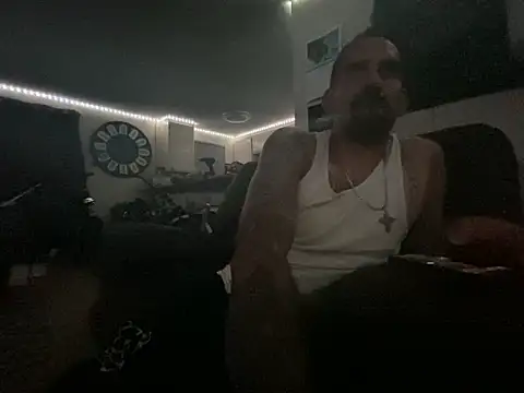 Snapshot of hornycouple818 chatting on 01.29.25 hornycouple818 online show from 01.29.25