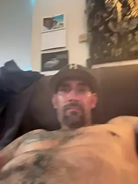 Snapshot of hornycouple818 chatting on 02.07.25 hornycouple818 online show from 02.07.25