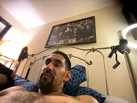 Snapshot of hornycouple818 chatting on 10.01.25 hornycouple818 online show from 10.01.25