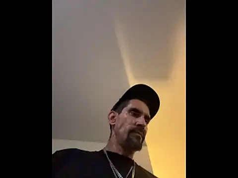 Snapshot of hornycouple818 chatting on 11.01.25 hornycouple818 online show from 11.01.25