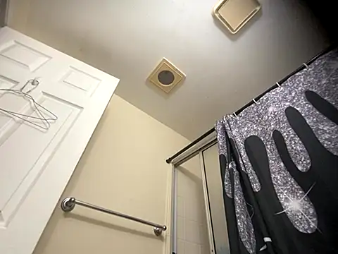 Snapshot of hornycouple818 chatting on 11.07.25 hornycouple818 online show from 11.07.25