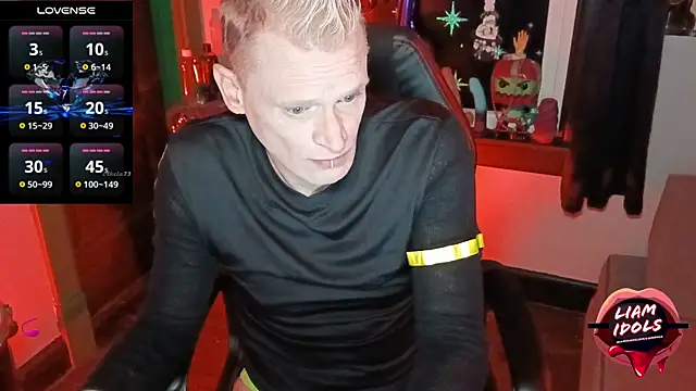 Snapshot of LiamIdols chatting on 11.11.25 LiamIdols online show from 11.11.25