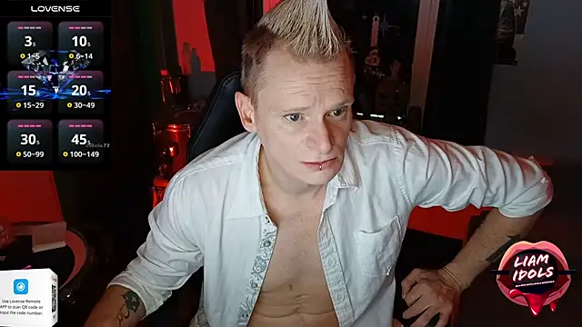 Snapshot of LiamIdols chatting on 11.18.25 LiamIdols online show from 11.18.25