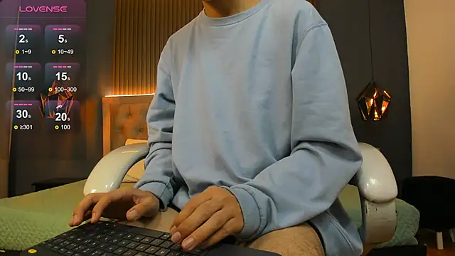 Snapshot of Cum_hunters chatting on 10.09.25 Cum hunters online show from 10.09.25