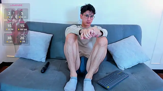 Snapshot of Cum_hunters chatting on 10.18.25 Cum hunters online show from 10.18.25