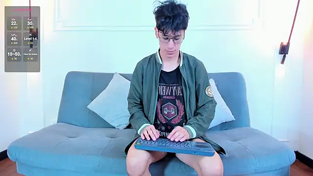 Snapshot of Cum_hunters chatting on 10.28.25 Cum hunters online show from 10.28.25