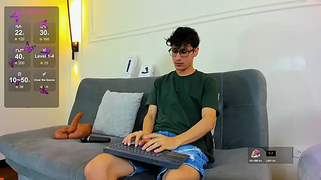 Snapshot of Cum_hunters chatting on 12.02.25 Cum hunters online show from 12.02.25