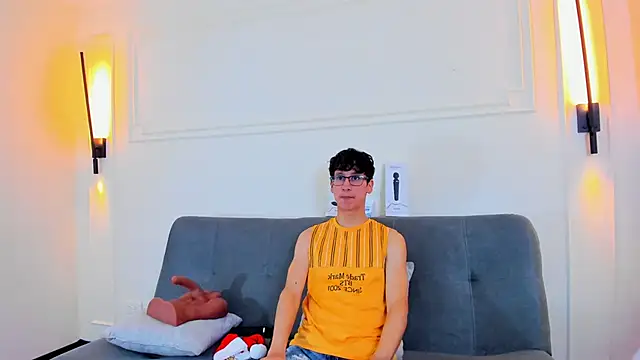 Snapshot of Cum_hunters chatting on 12.04.25 Cum hunters online show from 12.04.25