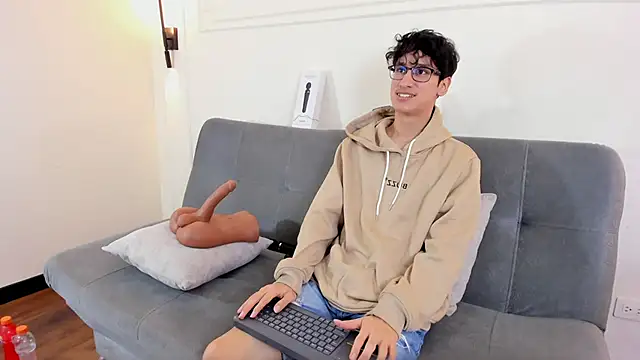 Snapshot of Cum_hunters chatting on 12.16.25 Cum hunters online show from 12.16.25