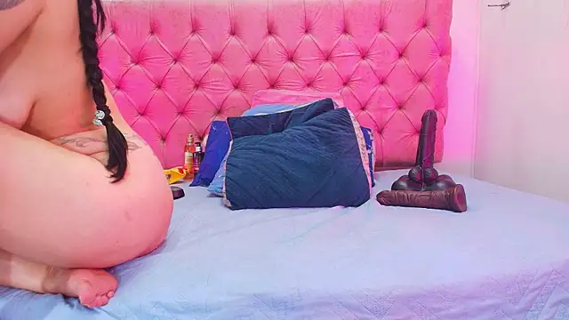 Auroraa miller online show from 09.14.25