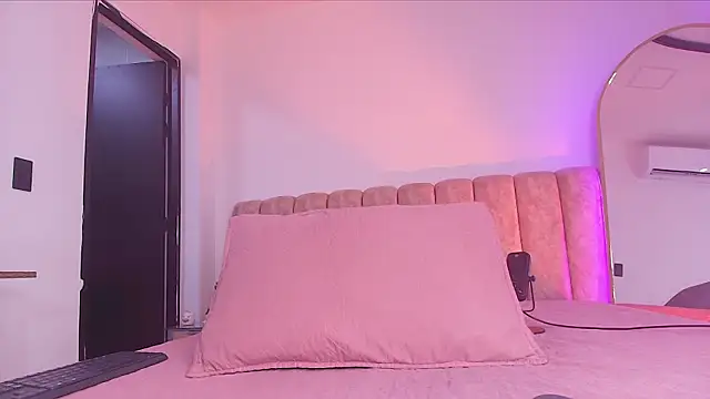 Auroraa miller online show from 02.05.26