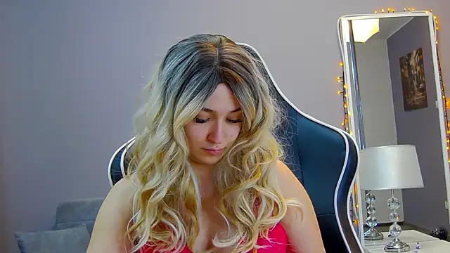 Snapshot of Eva_Lovvia_ chatting on 03.03.25 Eva Lovvia  online show from 03.03.25