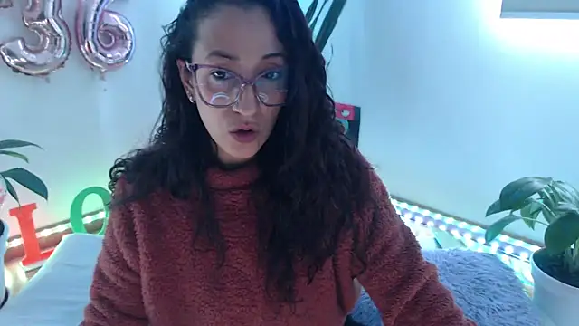 Snapshot of samy_love35 chatting on 09.10.25 samy love35 online show from 09.10.25